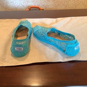 Toms size 6.5 crochet shoes